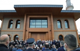 Rize'de inşa edilen Ahmet Erdoğan Camisi ibadete açıldı! 