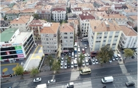 Avcılar'da 1 yıl önce mühürlenen eğik bina bir türlü yıktırılamadı!