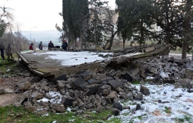 Kahramanmaraş'ta bina çöktü!