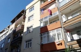 Zeytinburnu'nda çatlakları olan 4 katlı bina boşaltıldı!