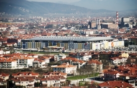 Yıkım kararı alınan evinin camlarını kırdı! 