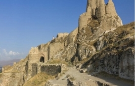 Van'daki Urartu yapıları kerpiçlerle yeniden inşa ediliyor!