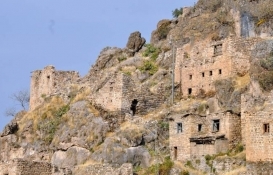 Çukurca'daki 4 asırlık taş evler yenileniyor!