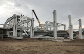 Batman'da AVM inşaatında beton blok düştü! 2 yaralı!