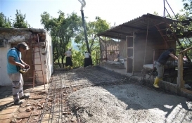 Alanya Belediyesi yaşlı çiftin evini yeniliyor!