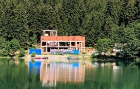 Şavşat Gölü kenarında inşa edilen binaya tepki!