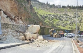 Mardin'de tarihi taş evlerin duvarları yıkıldı!