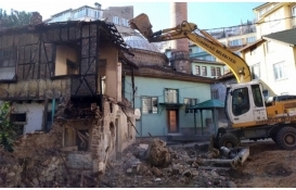 Osmangazi Çukur Cami çevresindeki 3 bina yıkıldı!