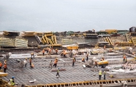 Türk müteahhitler 5 ayda 403.4 milyar dolarlık proje üstlendi!