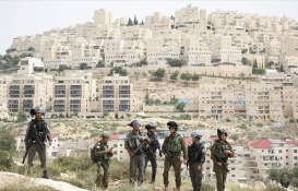 İsrail, Filistinli ailenin evini kendilerine yıktırdı!