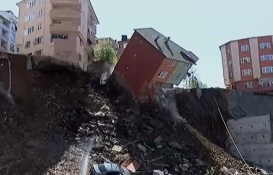 Kağıthane'de boşaltılan evlerden biri çöktü!