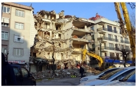 Avcılar'daki riskli raporu verilen binalarda yaşam sürüyor! 