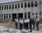 Adıyaman Valisi Mahmut Demirtaş yapımı devam eden okulları inceledi!