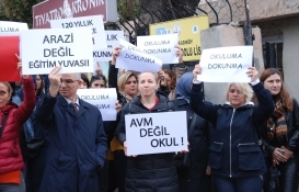 İstanbul Anadolu Lisesi'nin Fenerbahçe'ye devri protesto edildi!