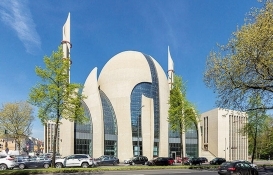 Almanya'da camiler ve küçük mağazalar yeniden açılıyor!