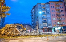 Malatya Büyükşehir ağır hasarlı yapıları yıkıyor!