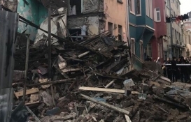 Balat'ta 3 katlı bina çöktü!