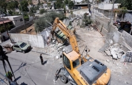 İsrail askerleri Batı Şeria'da Filistinlilere ait 2 evi yıktı
