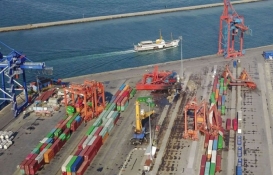 Otomotivcilerden lojistik sorununa ilginç çözüm! Tarihi Haydarpaşa limanına çadır kurdular!