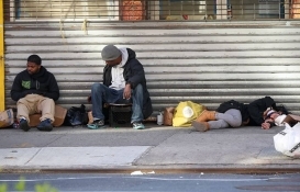 Los Angeles’ta evsizler sokaklara kamp kurdu!