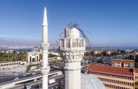 Depremde minaresi yıkılan Hacı Ahmet Tükenmez Camii'yi fırtına vurdu!
