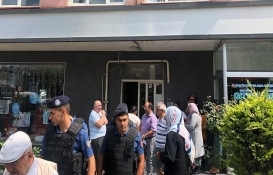 Ataşehir'de riskli bina boşaltılırken arbede yaşandı!