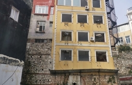 Fatih'te tarihi surun üzerindeki otel ve pansiyon yıkılıyor!