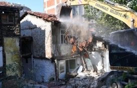 Bursa Osmangazi’de metruk bina temizliği!