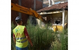 izmit belediyesi metruk bina yıkımı