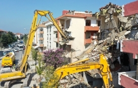 Büyükçekmece'de deprem riski taşıyan binalar yıkılıyor!