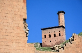 Ani Harabeleri'ndeki Anadolu'nun ilk Türk camisi restore edilecek!