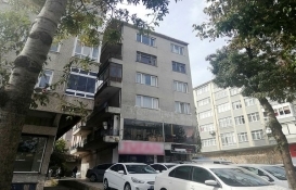 Deprem sonrası Avcılar'da yan yatan bina mühürlendi!