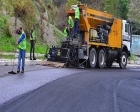 İzmir'de yollar kaymaz asfalt ile kaplandı!