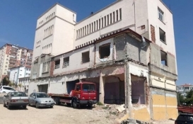 Yozgat Belediyesi'nin eski binası yıkılıyor!