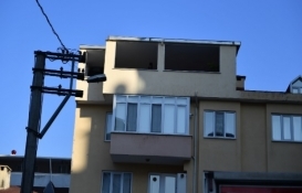 Bursa Osmangazi'deki kaçak çatı katı yıkıldı!