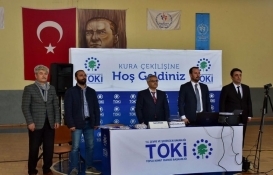 TOKİ Kemalpaşa alt gelir için kuralar çekildi!