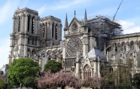 Fransa'nın sembolü 'Notre Dame'ın inşaatı yeniden başladı! 