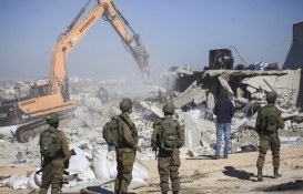 İsrail güçleri, Batı Şeria'da Filistinlilere ait bir evi daha yıktı!