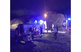 Gümüşhane'de inşaat işçilerini taşıyan midibüs devrildi: 8 yaralı!