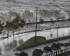 Giresun'da dalgalar Karadeniz Sahil Yolu'nu trafiğe kapattı!