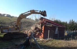 Silivri'de kaçak 8 yapının yıkımı gerçekleştirildi! 
