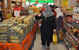 Tarım Kredi Kooperatif Markette fiyatlar indi: 1 lt Ayçiçek yağı 45,50 TL, Pirinç 29,90 TL, domates salçası 37,90 TL