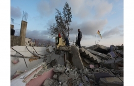 İsrail güçleri Batı Şeria'da Filistinli tutuklunun evini yıktı!