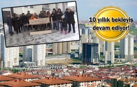 Konut mağdurlarından tabutlu eylem!