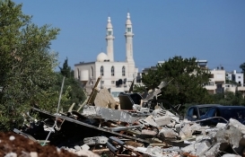 İsrail Kudüs'te bir Filistinliye evini yıktırdı!