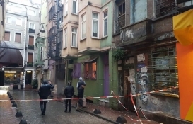Beyoğlu'nda Manukyan'a ait tarihi binada çökme!