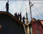 Sarıyer'de bir evde izinsiz çıkılan kat belediye ekipleri tarafından yıkıldı!