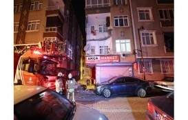 Zeytinburnu'nda binanın balkonu çöktü! 