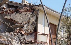 Afyonkarahisar'daki Atatürk Konağı yıkılmak üzere!