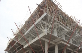 Konya Karapınar'da inşaattan düşen iki işçi yaralandı!